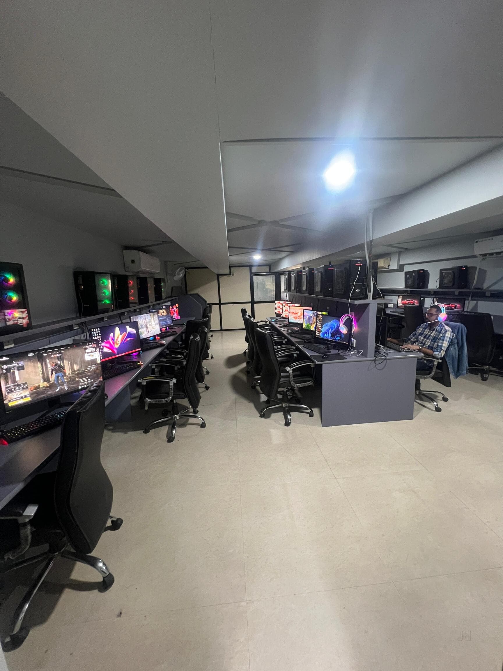 E-Play Game Zone gaming station